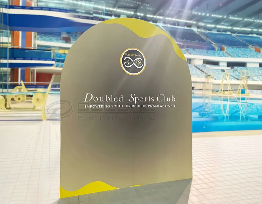 Curved Wooden Backdrop First Image